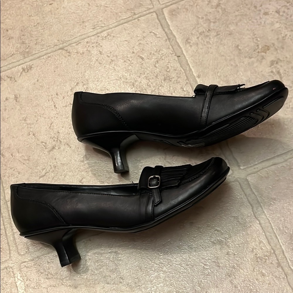 Kenneth Cole Reaction Black Heels with Block Heel and Glossy Finish - Picture 5 of 5